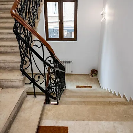 Agora' Boutique